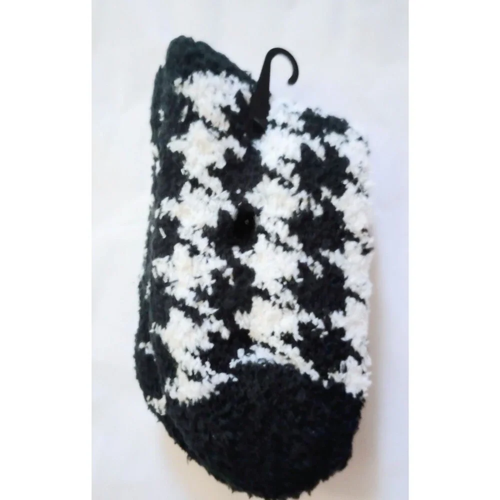 NWT West Loop Black / White Houndstooth Fuzzy Socks sz 4-10 Womens